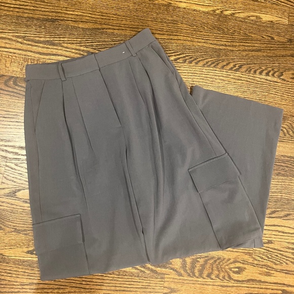 Abercrombie and Fitch Tailored Cargo Trousers - Picture 2 of 4